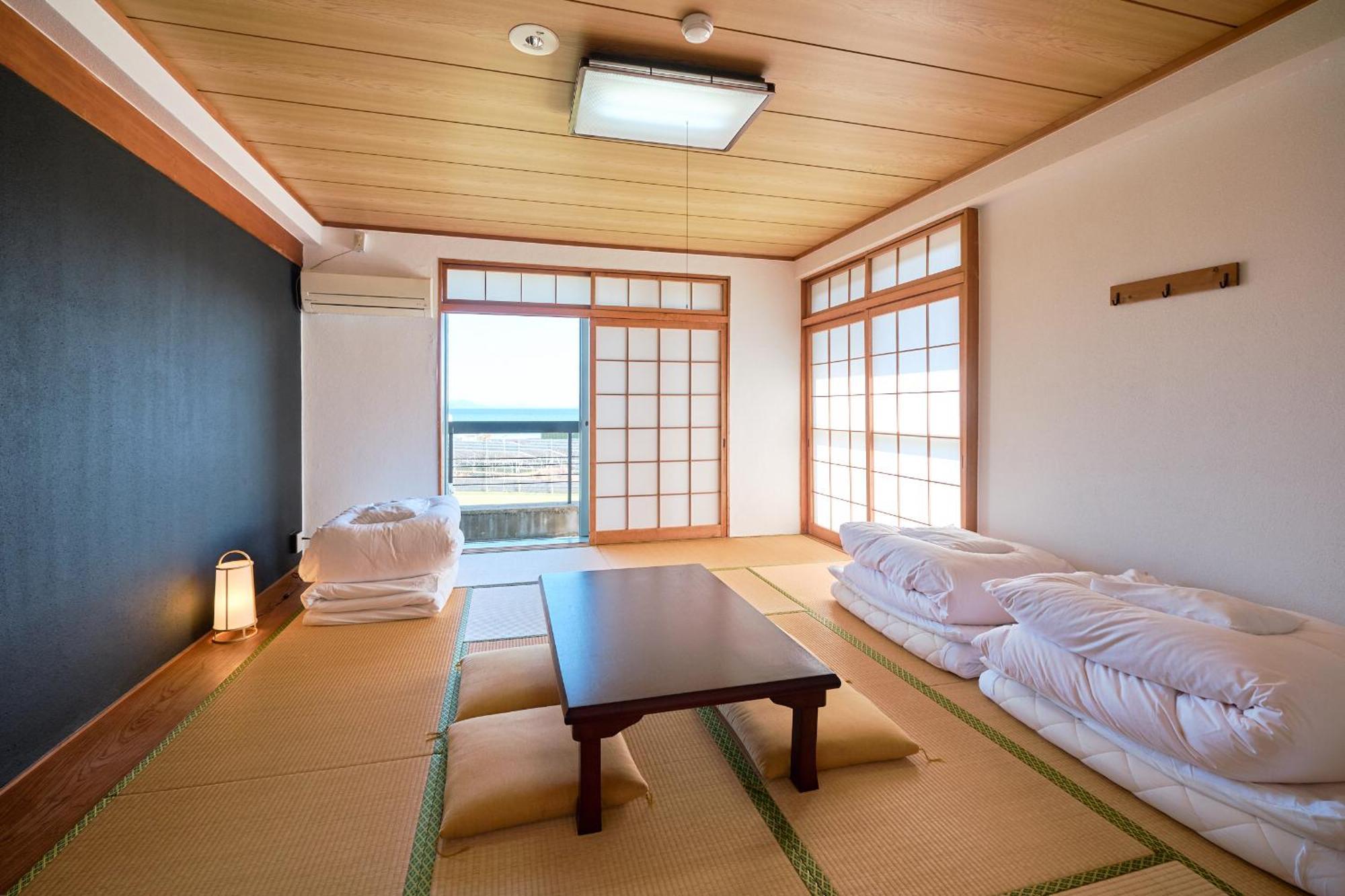 J-Hoppers Lake Biwa Guesthouse Оцу Стая снимка