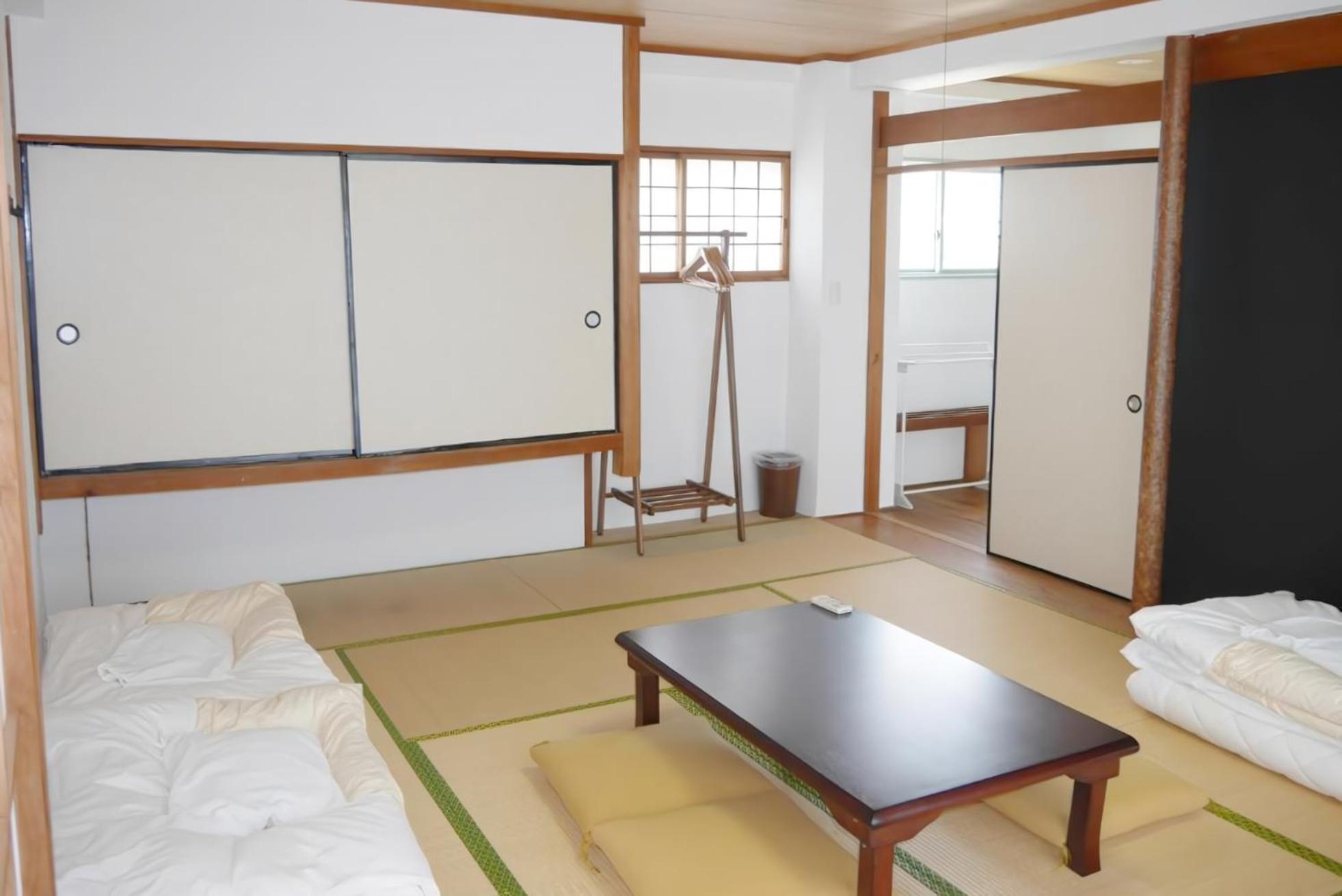 J-Hoppers Lake Biwa Guesthouse Оцу Стая снимка